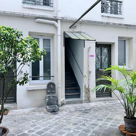 Near Porte De Versailles Апартаменты *