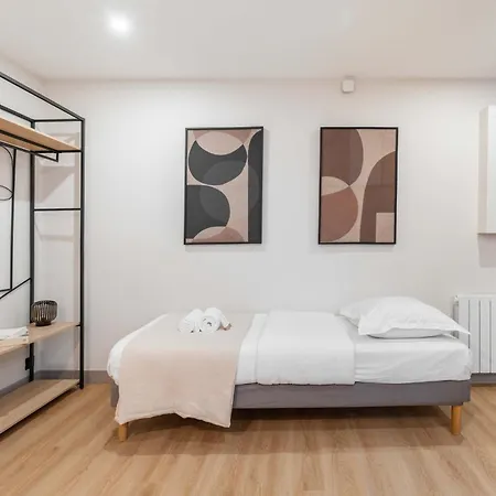Near Porte De Versailles Апартаменты *
